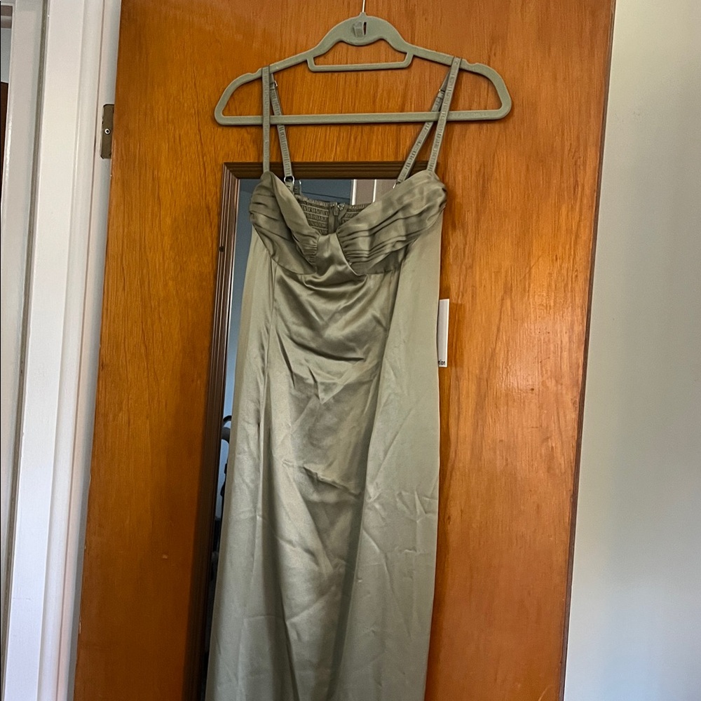 NWT Reformation Sage Green Maxi Dress - Picture 4 of 5